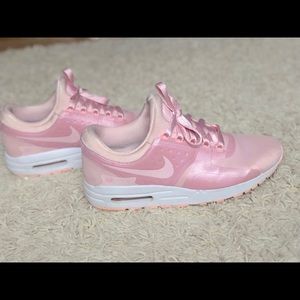 Nike Air Max Zero SE Running Shoes